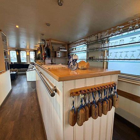 Hotelboat Iris Amsterdam Exterior photo