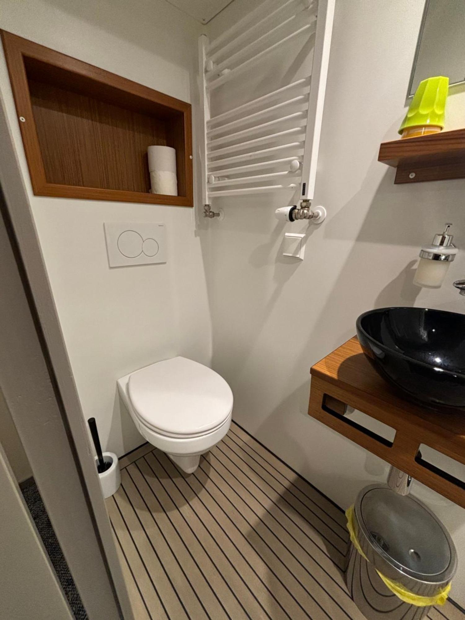 Hotelboat Iris Amsterdam Exterior photo