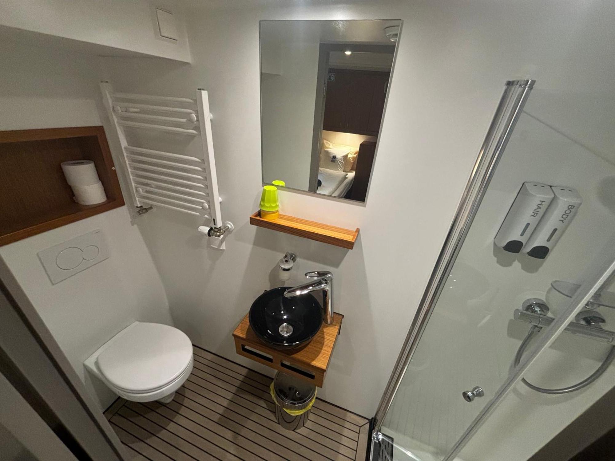 Hotelboat Iris Amsterdam Exterior photo